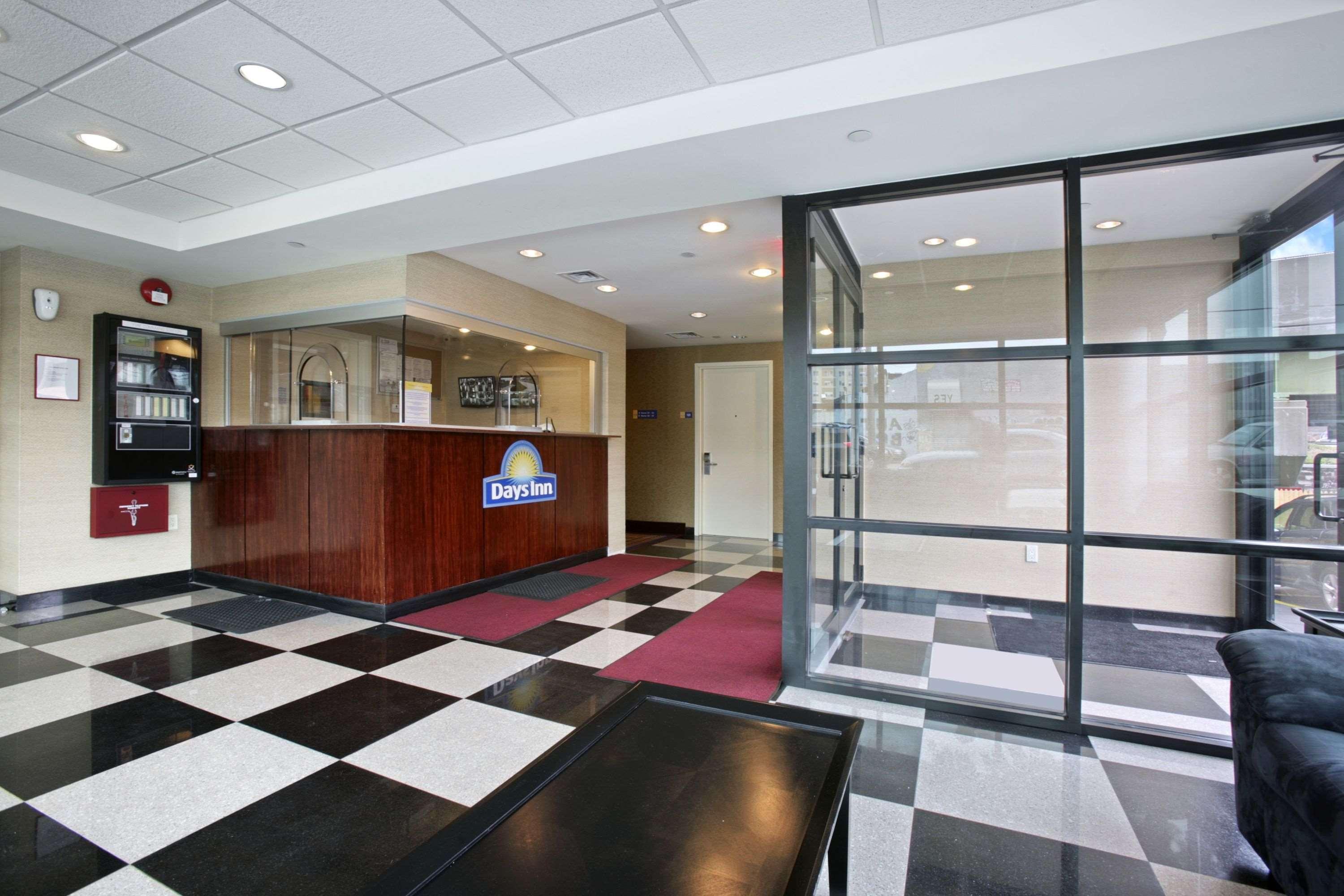 Days Inn Bronx New York Exterior foto